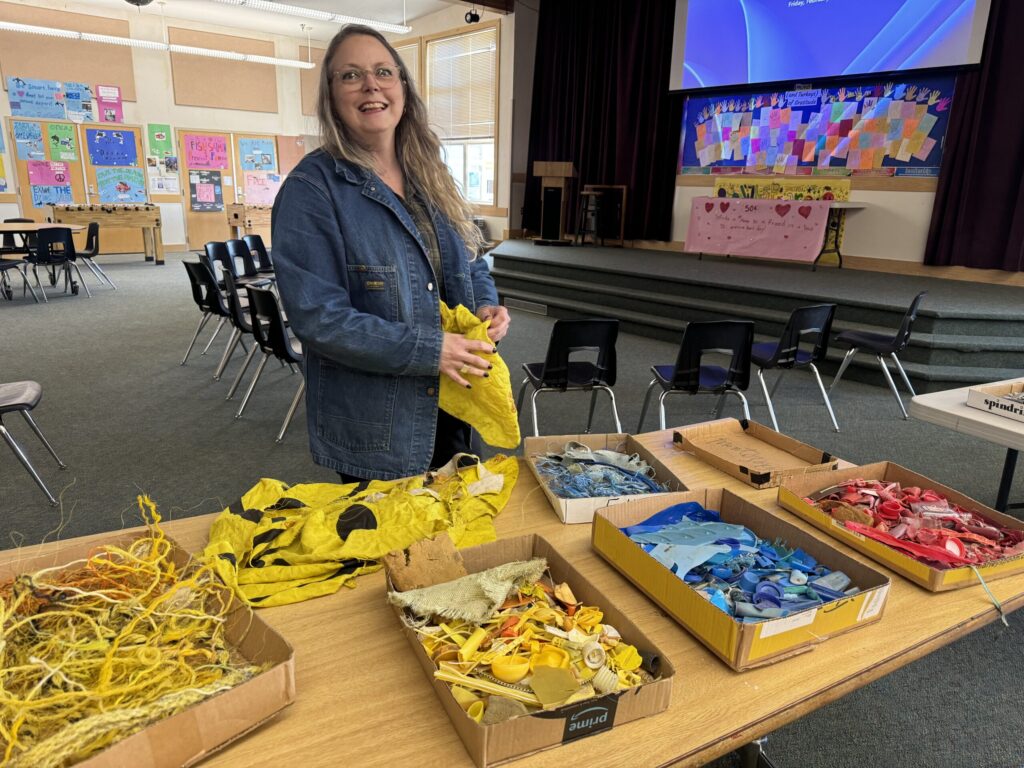 artist Brooke Meinhardt engaging students with her art